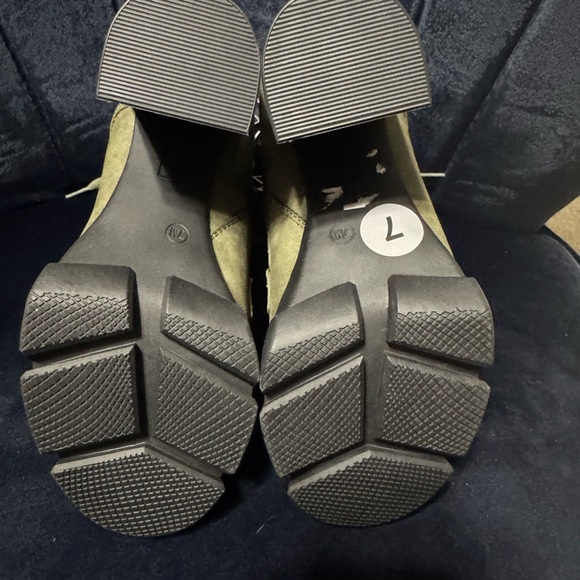 Stylish Olive Green Women's Boots - Picture 4 of 4